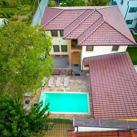 Casa Cu Nuc