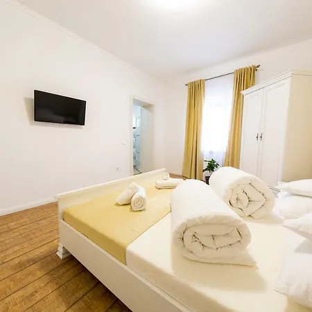 Casa Cu Nuc Hotel Alba Iulia