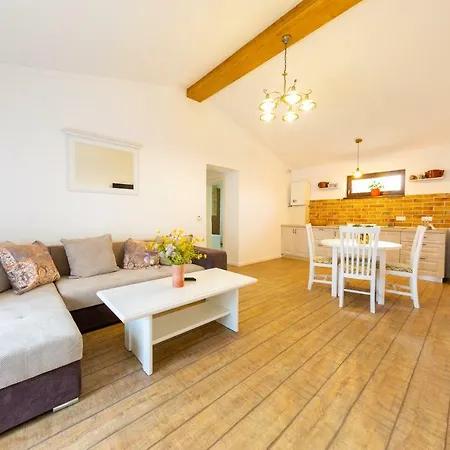 Casa Cu Nuc Hotel 4*