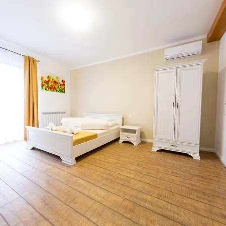 Casa Cu Nuc Hotel 4*